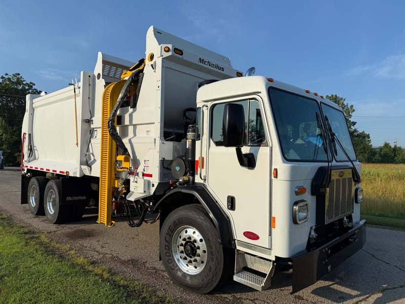 New Stock 2025 McNeilus ZR Automated Side Loader Garbage Truck For Sale  MN,IA,WI,NE,OH,MI,ND,SD,IL,MO,KS