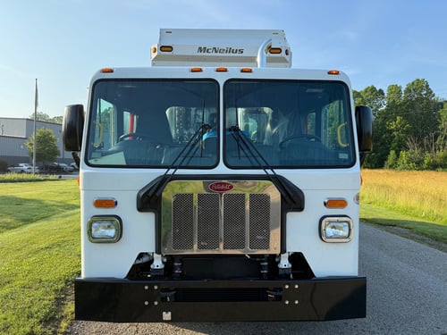 2025 McNeilus ZR