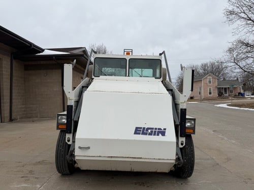 2000 Elgin Pelican