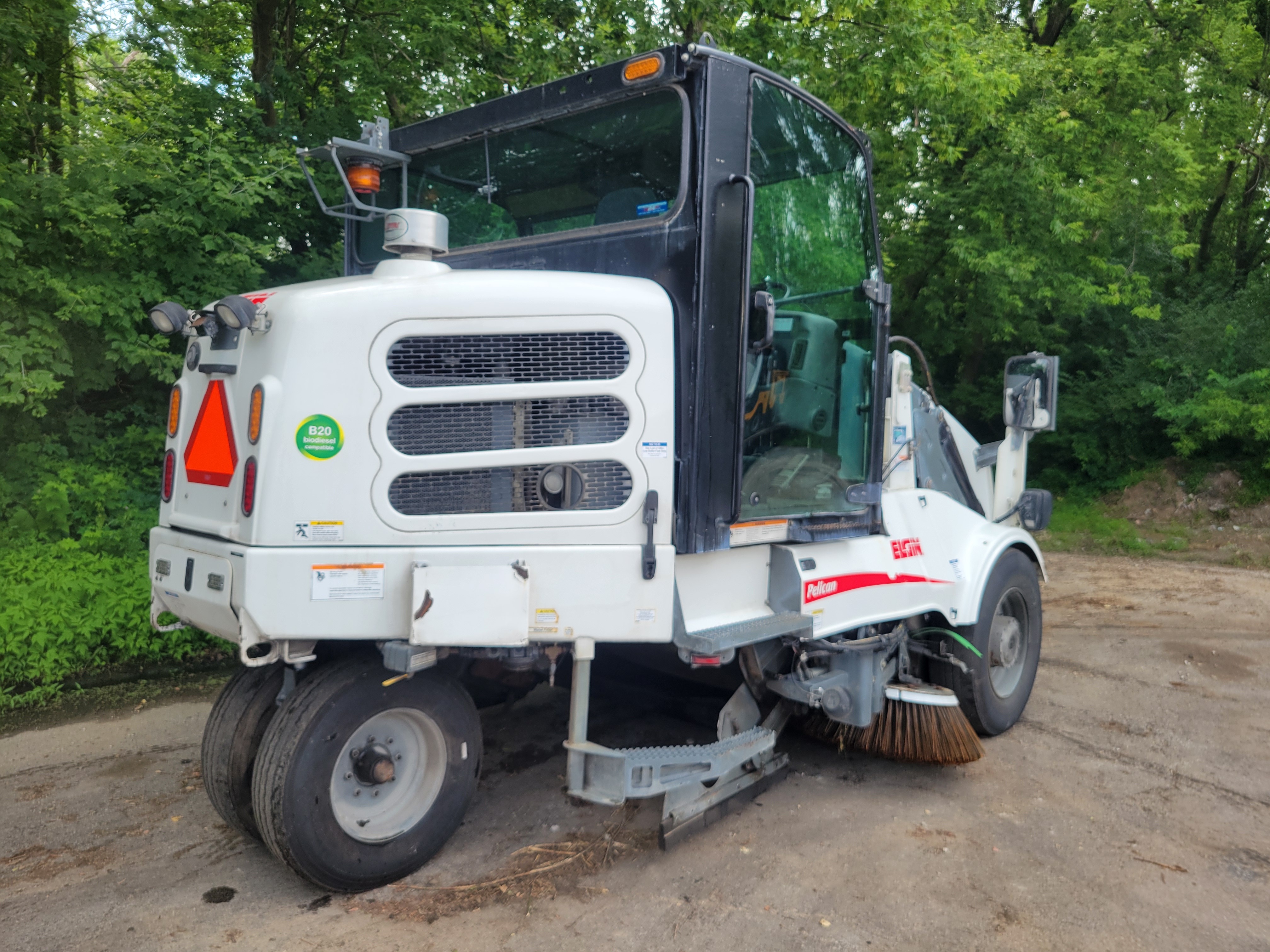 2016 Elgin Pelican NP Street Sweeper