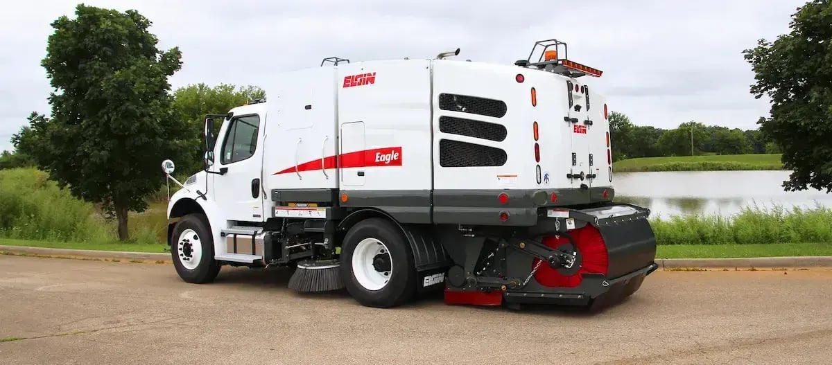 Elgin Eagle mechanical street sweeper providing efficient debris removal, municipal street maintenance, and reliable cleaning performance for public works fleets.