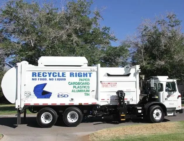 McNeilus Auto Reach side loader refuse truck designed for automated residential waste collection, fast cart servicing, and dependable municipal fleet performance.
