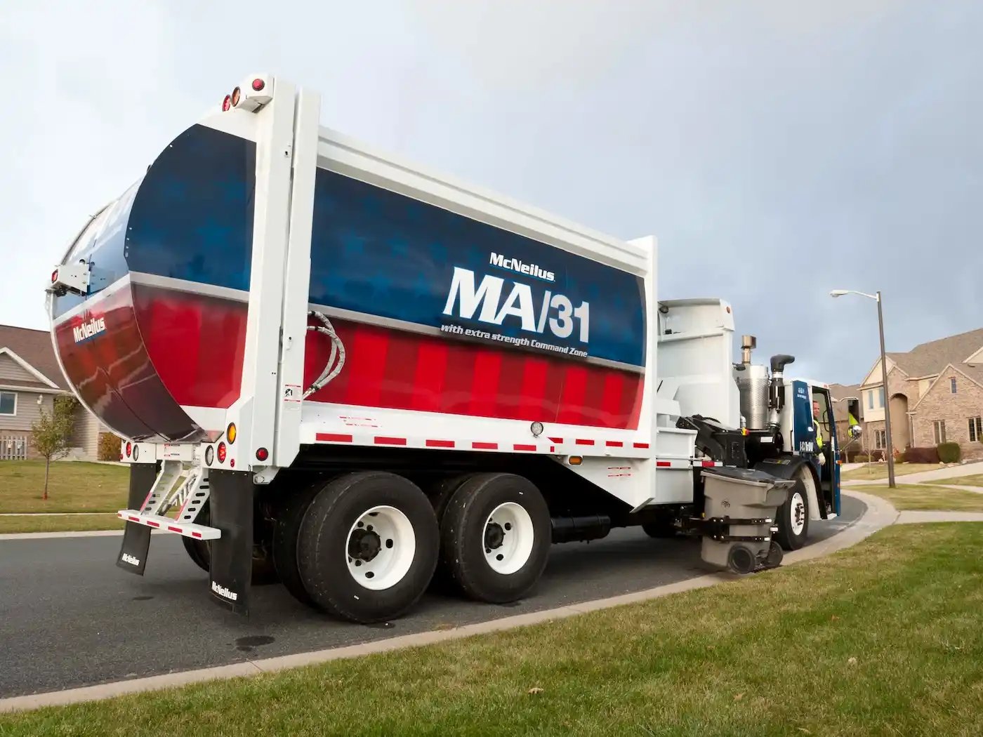 mcneilus-automated-side-loader-residential-waste-collection
