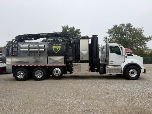 Passenger Side view of a MacQueen Stock 2026 TRUVAC HXX