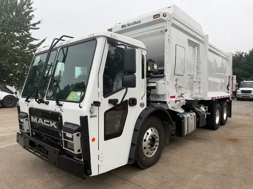 Front Driver angle photo of an in-stock 2027 McNeilus ZR Side Loader from MacQueen