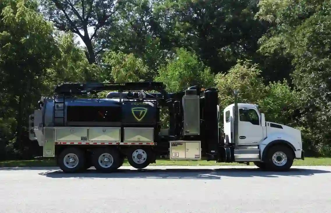 Side view of a TRUVAC HXX hydro excavation truck outdoors, featuring a high-capacity vacuum system and debris tank designed for safe, non-destructive excavation.