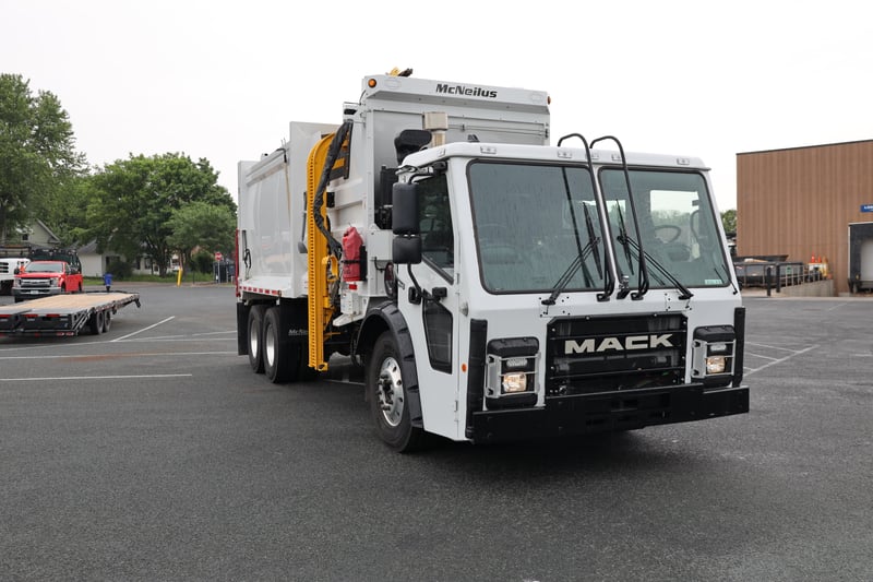 New Stock 2025 McNeilus ZR Automated Side Loader Garbage Truck For Sale MN,IA,WI,NE,OH,MI,ND,SD,IL,MO,KS