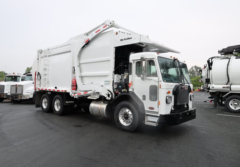 New Stock 2025 McNeilus Atlantic Front End Loader Garbage Truck For Sale MN,IA,WI,NE,OH,MI,ND,SD,IL,MO,KS 2