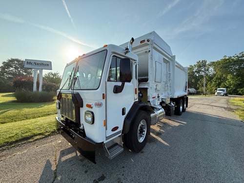 2025 McNeilus ZR