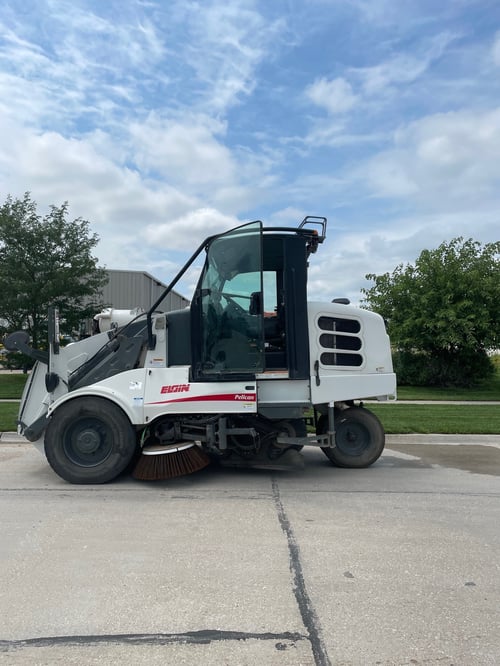 2015 Elgin Pelican NP Street Sweeper