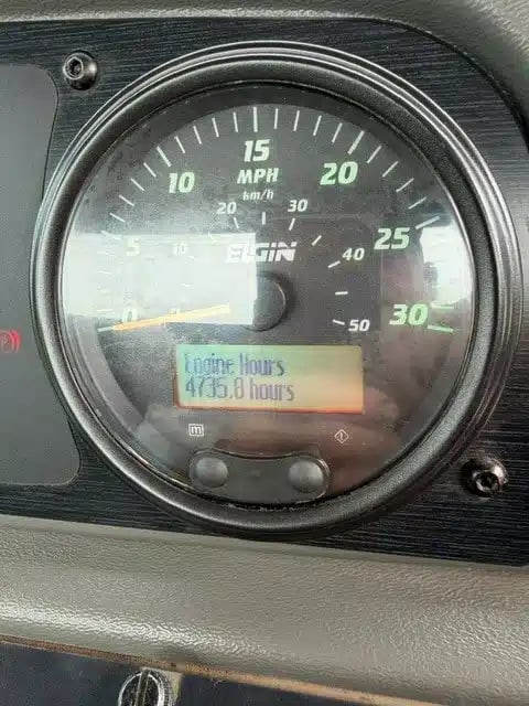 Engine hour meter displaying 4,735 hours on a 2018 Elgin Pelican NP street sweeper.