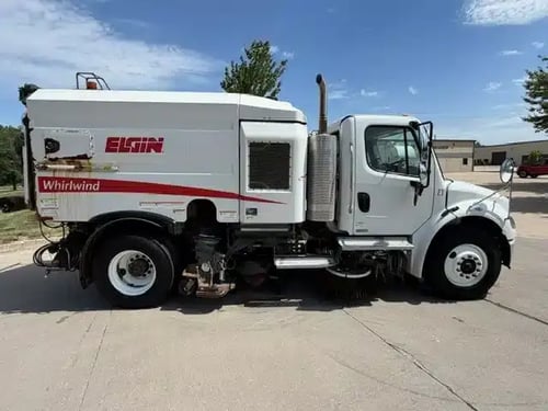 2015 Elgin Whirlwind passenger side view