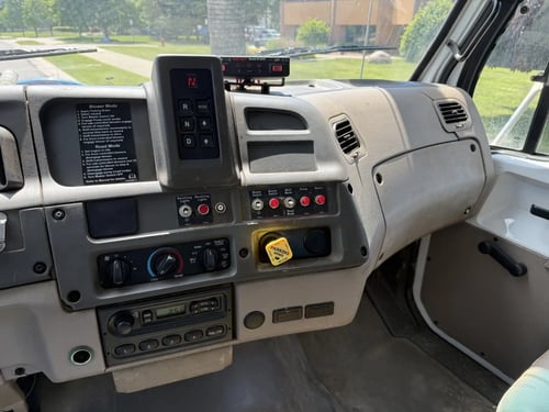 2006-vactor-2100-classic-center-console-controls