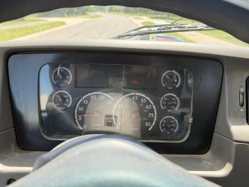 2006-vactor-2100-classic-dashboard-hours-odometer