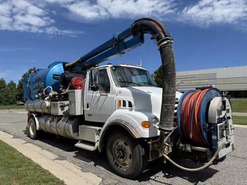 2006-vactor-2100-classic-front-passenger-side