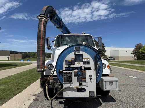 2006-vactor-2100-classic-front-view-boom