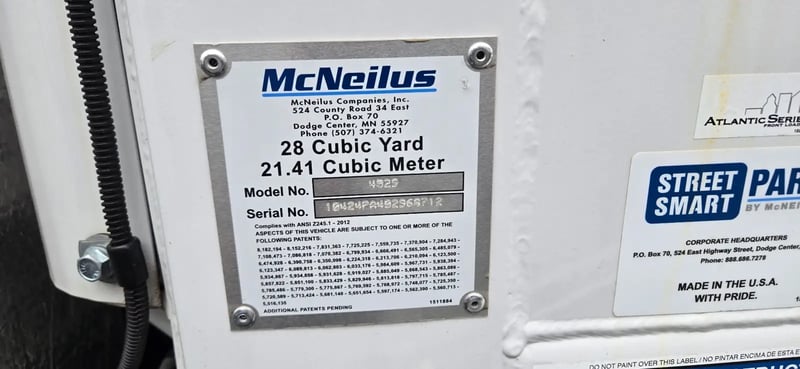 McNeilus Atlantic Commercial 40 yard body serial number and specification plate