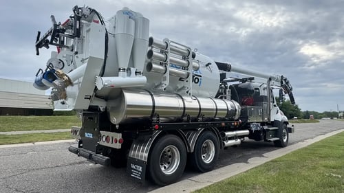 Front left angle of Vactor 2100i PD with front hose reel