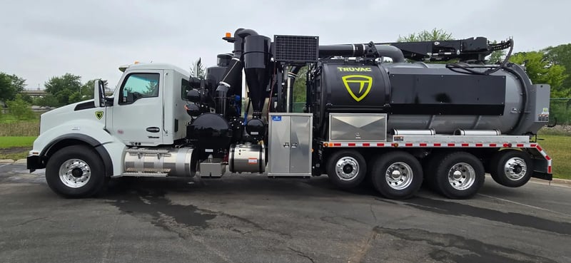 Driver side profile of 2026 TRUVAC HXX hydro excavation truck