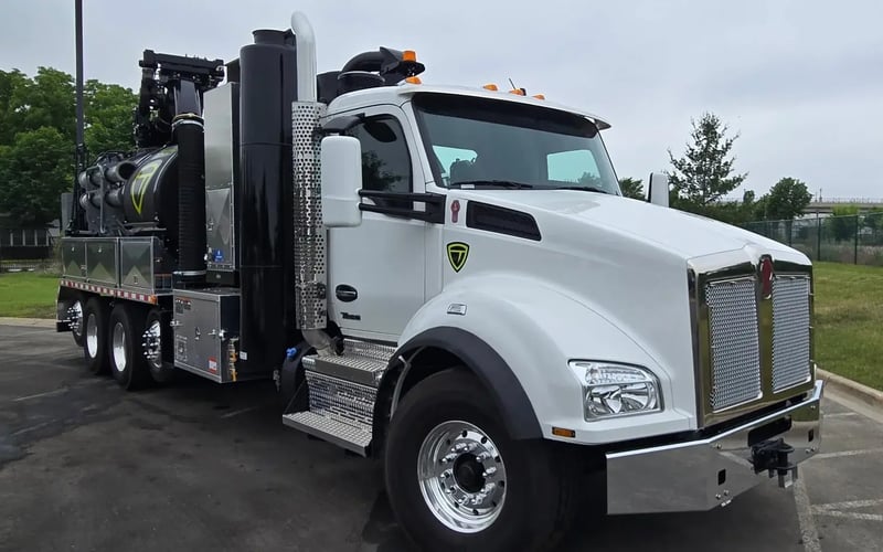 2026 TRUVAC HXX hydro excavator mounted on Kenworth T880 chassis with Cummins X15 engine.