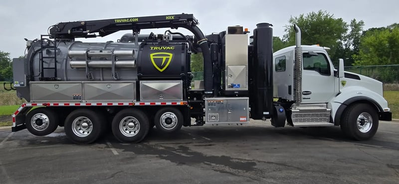 Passenger side profile of 2026 TRUVAC HXX hydro excavator truck