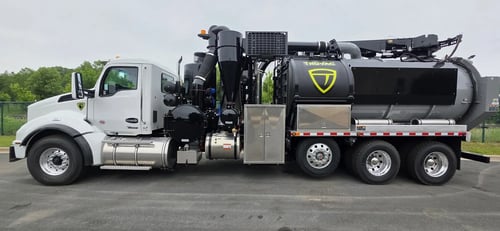Truvac HXX hydro excavator on Kenworth T880 8x4 driver side profile