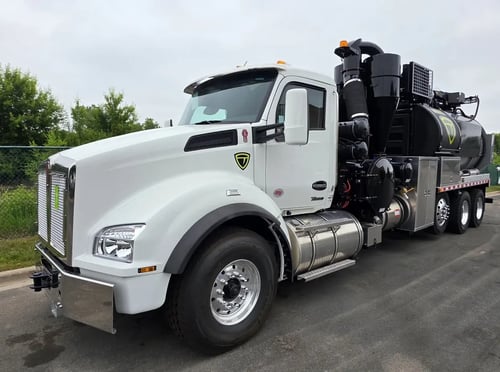 Truvac HXX hydro excavator on Kenworth T880 8x4 front left exterior view