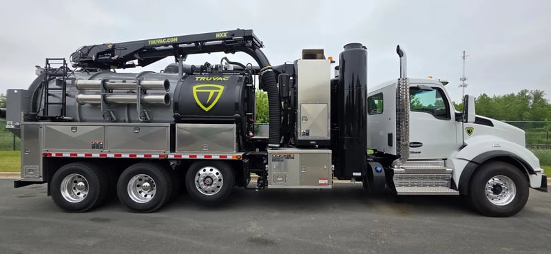Truvac HXX hydro excavator on Kenworth T880 8x4 passenger side profile