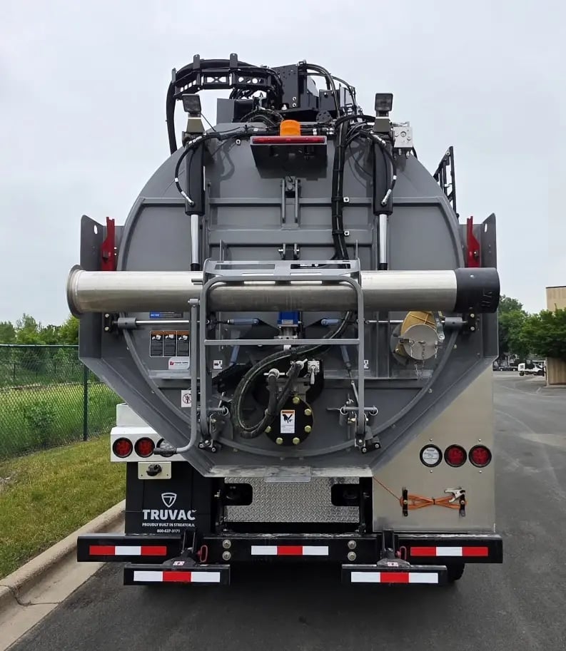 Truvac HXX hydro excavator rear debris tank and boom view