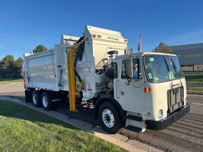 New Stock 2025 McNeilus ZR Automated Side Loader For Sale MN,IA,WI,NE,OH,MI,ND,SD,IL,MO,KS 2