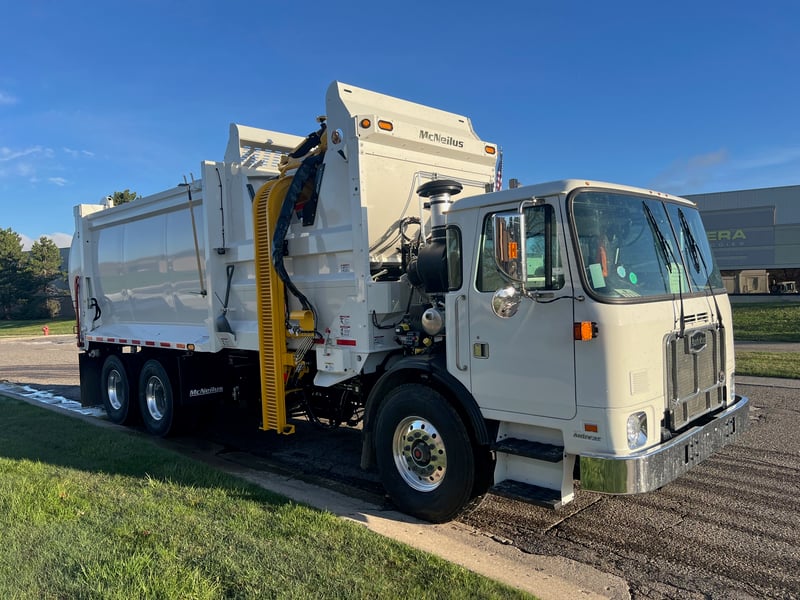New Stock 2025 McNeilus ZR Automated Side Loader For Sale MN,IA,WI,NE,OH,MI,ND,SD,IL,MO,KS