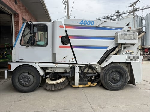 2001 Johnston 4000
