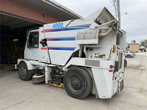 2001 Johnston 4000