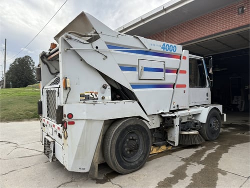 2001 Johnston 4000