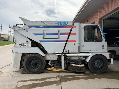 2001 Johnston 4000
