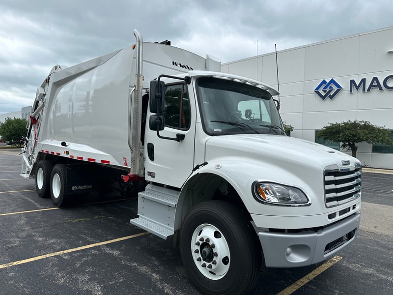 New Stock 2025 McNeilus Heavy Duty Rear End Loader For Sale  MN,IA,WI,NE,OH,MI,ND,SD,IL,MO,KS