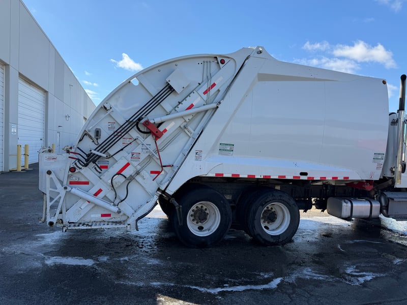 2013 McNeilus RL HD Body Featured Image