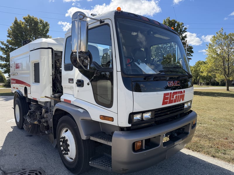 2008 Whirlwind GMC T7500 Featured Image