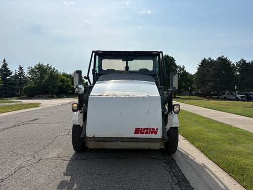 Elgin 2011 Pelican NP Street Sweeper