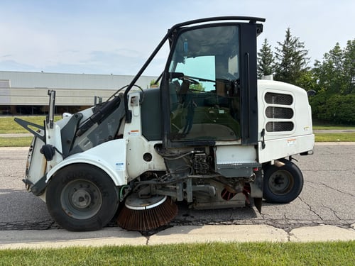 Elgin 2011 Pelican NP Street Sweeper
