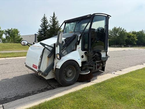 Elgin 2011 Pelican NP Street Sweeper