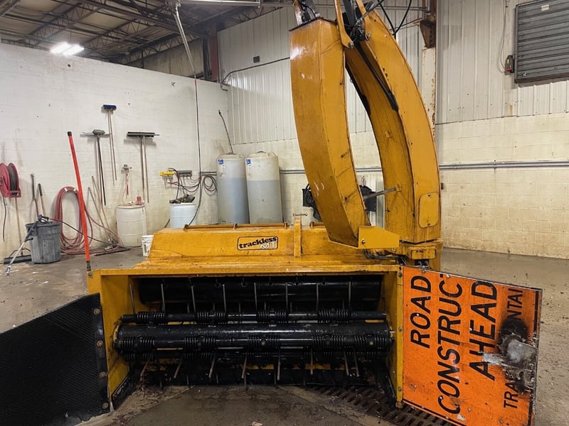2006 Trackless Leaf Loader Attachment Featured Image