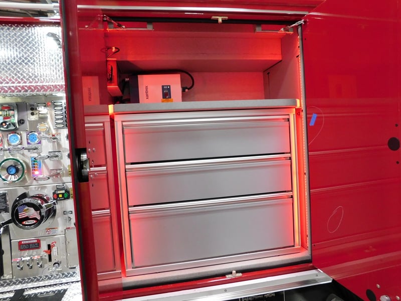 MacQueen Emergency Equipment 05 06 (605) JPG