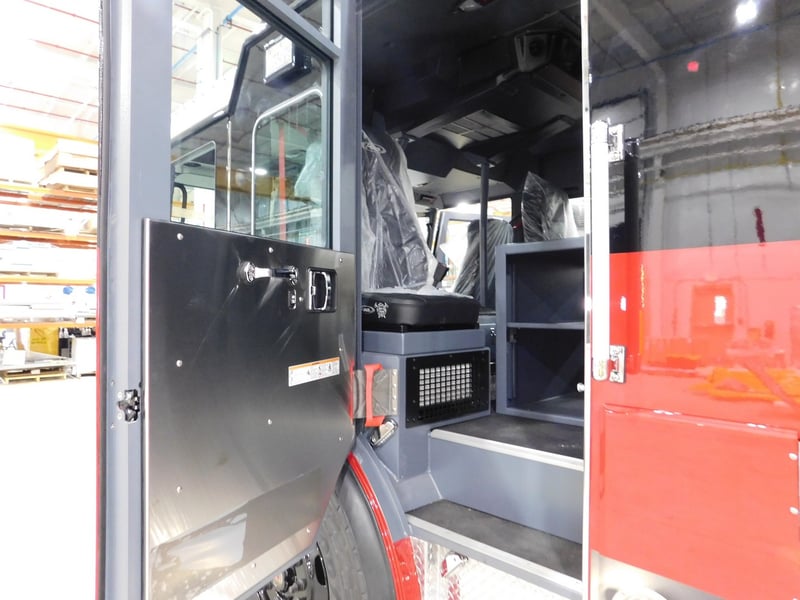 MacQueen Emergency Equipment 05 06 (711) JPG