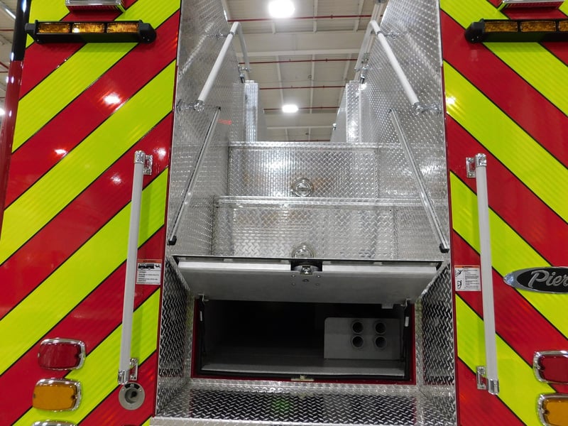 MacQueen Emergency Equipment 05 06 (725) JPG