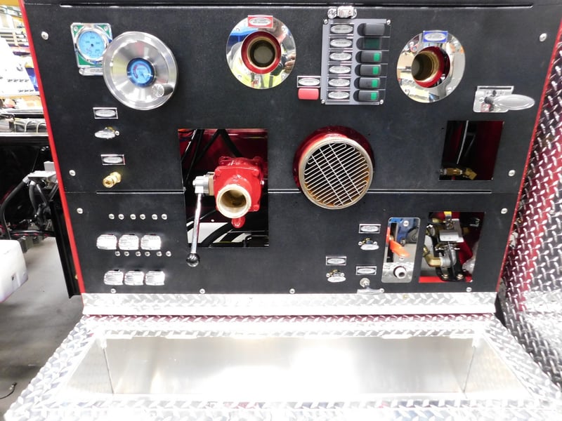 MacQueen Emergency Equipment 05 06 (760) JPG