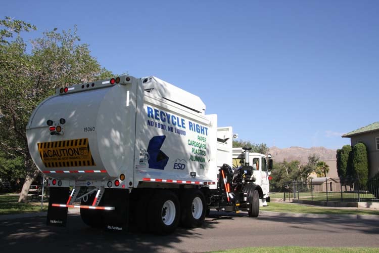 McNeilus Auto Reach Side Loader 3