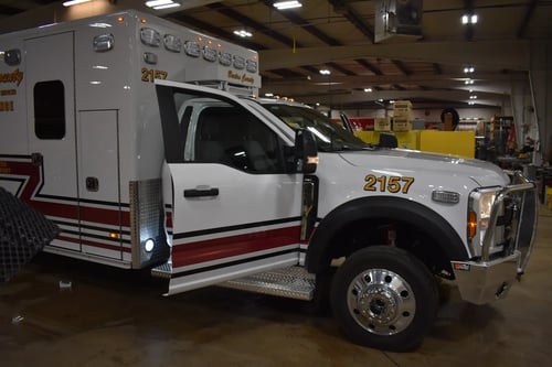 PL-Custom-Type-I-Classic-F550-4x4-Rear-Cab-Storage