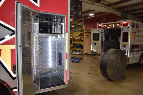 PL-Custom-Type-I-Classic-F550-4x4-Rear-Cab-Storage
