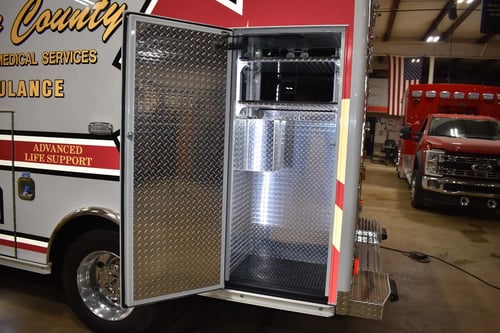 PL-Custom-Type-I-Classic-F550-4x4-Rear-Cab-Storage